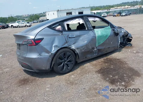 2025 Tesla Model Y Long Range Dual Motor All-Wheel Drive z USA, uszkodzony, nr VIN 7SAYGDEEXSF291365